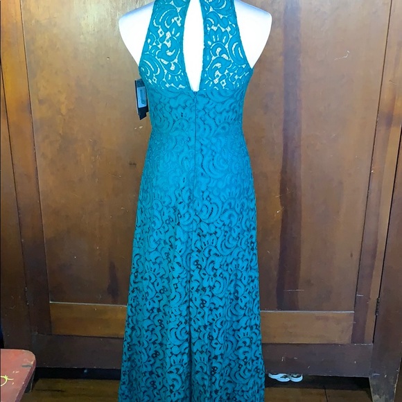 AQUA Lace Deep V Halter Gown NWT - Picture 5 of 7